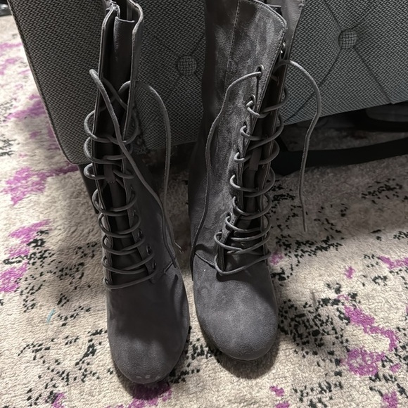 NWOB Metaphor Gray Lace-Up Boots - Picture 5 of 11